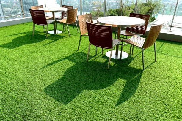Easy-to-clean artificial grass