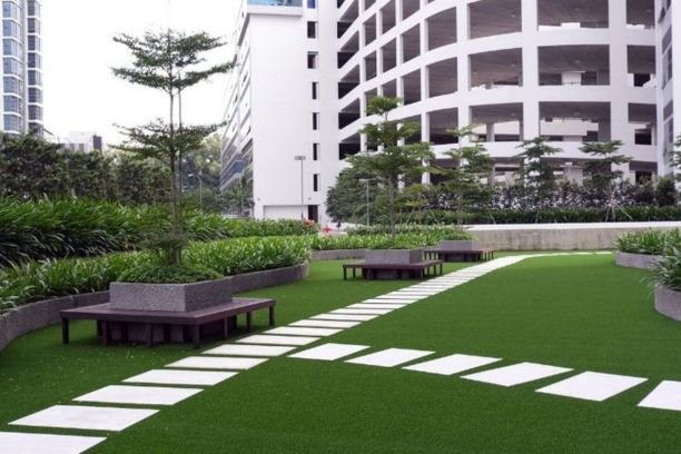 Pet-friendly artificial grass