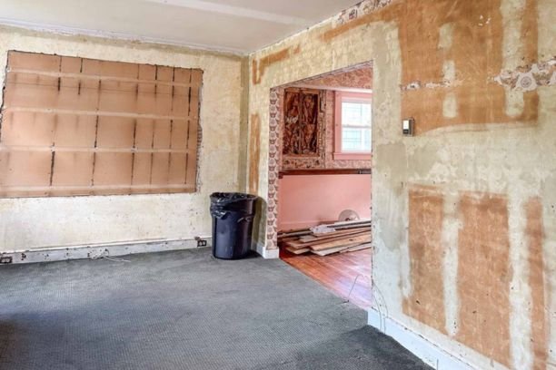 Hassle-free wallpaper removal
